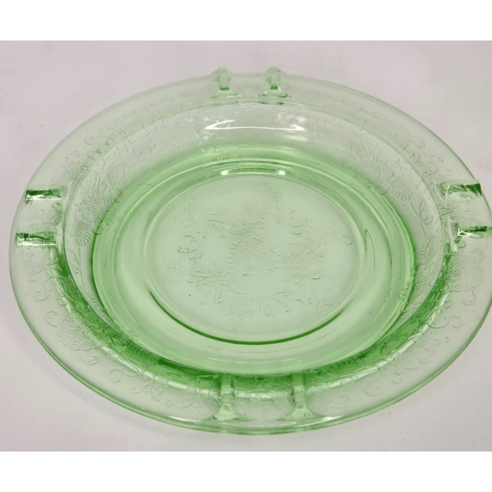 Hazel-Atlas Florentine #1 Poppy Green Uranium Glass Ashtray 1930s Depression nm